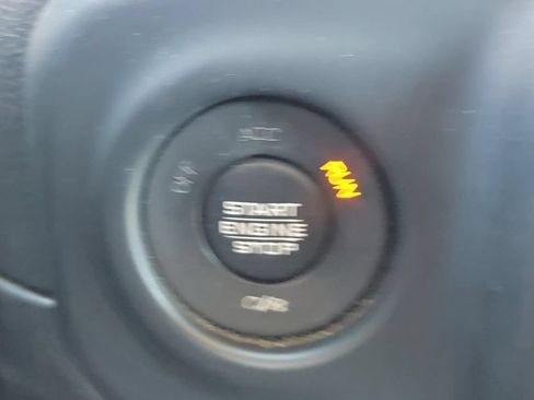 Used 2018 Jeep Wrangler Unlimited Sahara AWD/4WD image 27
