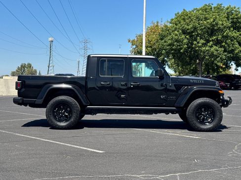 Used 2022 Jeep Gladiator Overland AWD/4WD image 3
