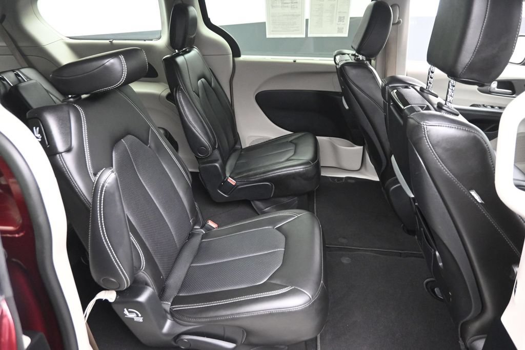 Used 2023 Chrysler Pacifica Touring-L w/ Uconnect Theater Family Group AWD/4WD image 10