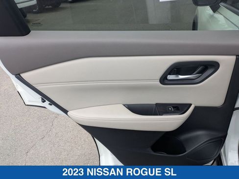 Used 2023 Nissan Rogue SL AWD/4WD image 29