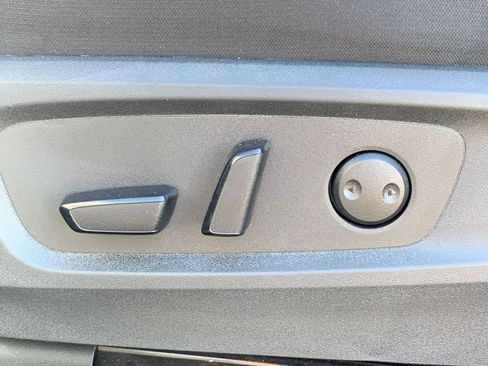 Used 2025 Nissan Pathfinder SV image 22