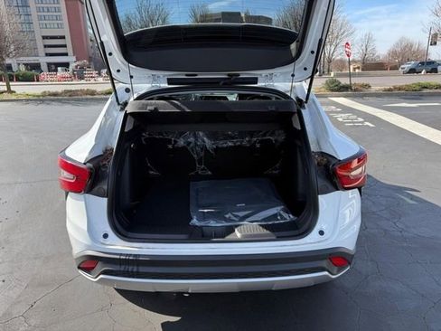 Used 2025 Chevrolet Trax LT w/ Driver Confidence Package image 5