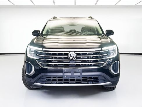 Used 2024 Volkswagen Atlas SE image 2