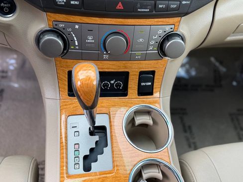 Used 2010 Toyota Highlander Limited AWD/4WD image 20