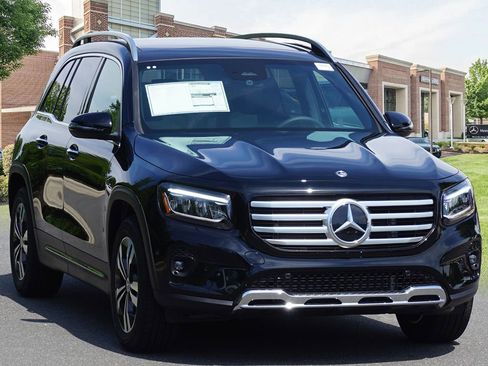 New 2025 Mercedes-Benz GLB 250 4MATIC image 3