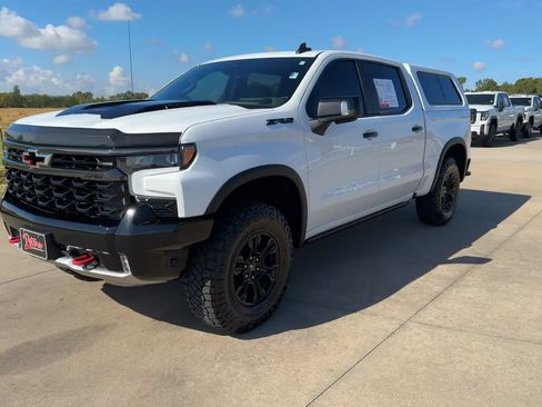 Used 2024 Chevrolet Silverado 1500 ZR2 w/ Technology Package AWD/4WD image 5