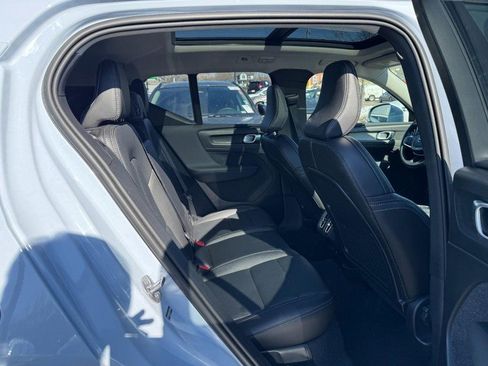 Certified 2025 Volvo XC40 B5 Core image 11