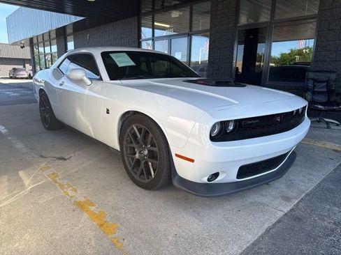 Used 2016 Dodge Challenger R/T Scat Pack RWD image 2