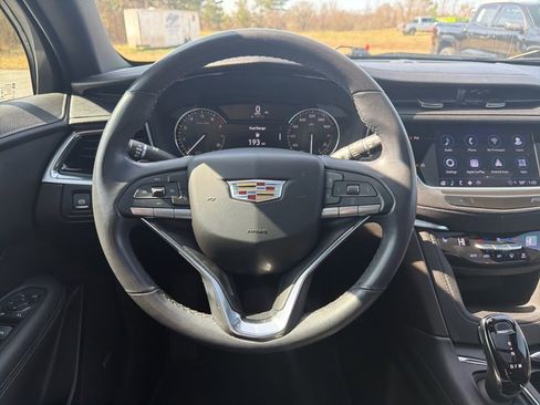 Used 2023 Cadillac XT6 Luxury image 17