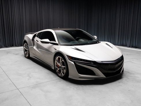Used 2017 Acura NSX AWD/4WD image 2