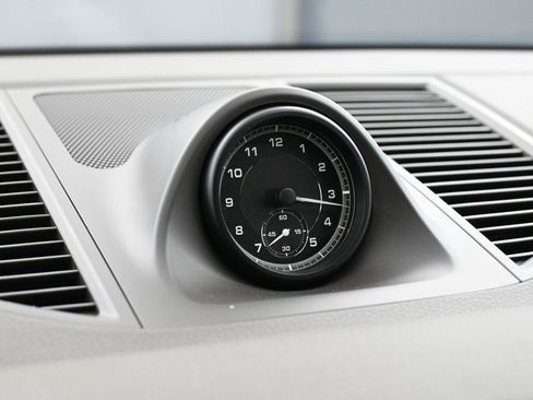 Certified 2022 Porsche Macan image 20