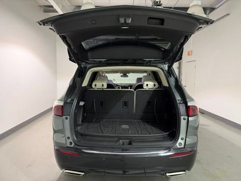 Used 2023 Buick Enclave Essence FWD image 8