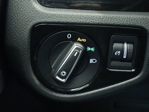 Used 2019 Volkswagen Golf R 4-Door image 25