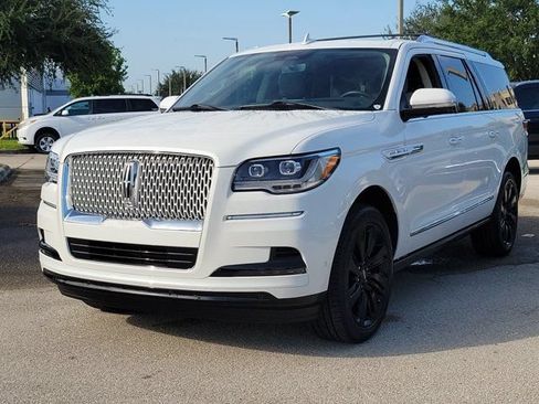Certified 2024 Lincoln Navigator L Reserve AWD/4WD image 3