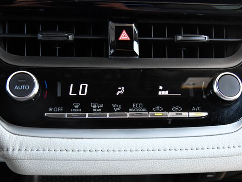 Used 2023 Toyota Corolla SE w/ SE Premium Package FWD image 24