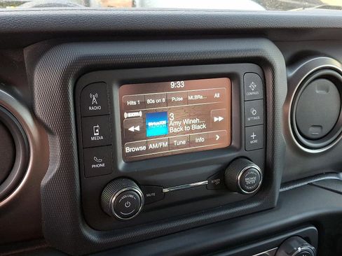 Used 2020 Jeep Wrangler Sport image 21