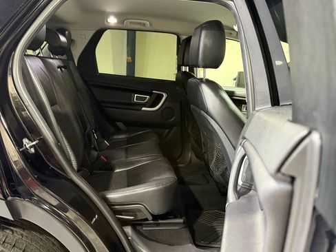 Used 2019 Land Rover Discovery Sport SE image 13