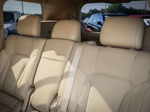 Used 2020 Lexus LX 570 4WD w/ Luxury Package image 27