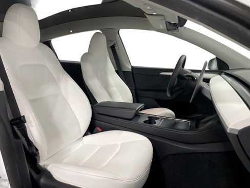 Certified 2023 Tesla Model Y Long Range AWD/4WD image 13
