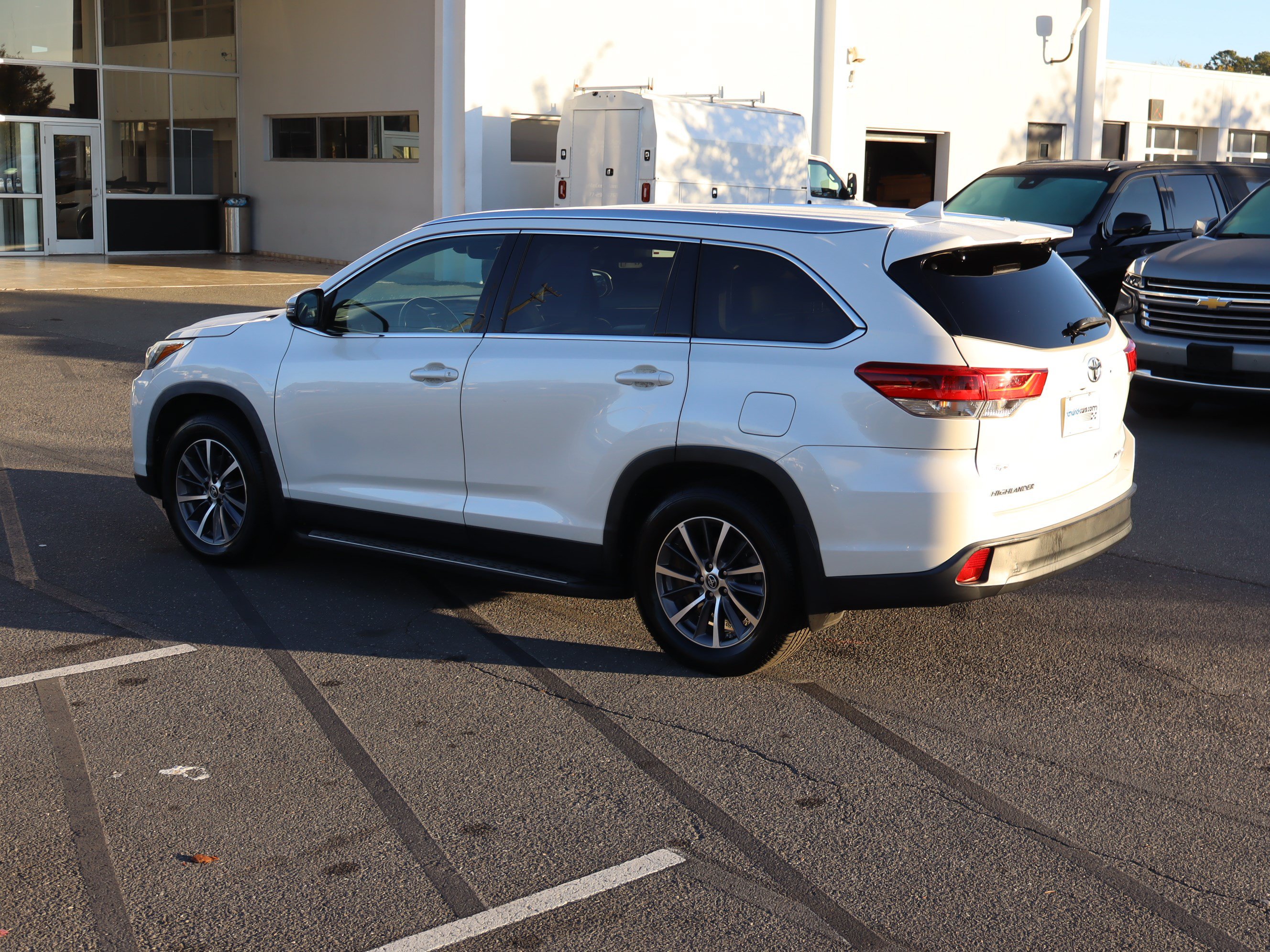 Used 2019 Toyota Highlander XLE AWD/4WD image 8