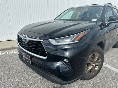 Used 2023 Toyota Highlander Bronze Edition AWD/4WD image 2