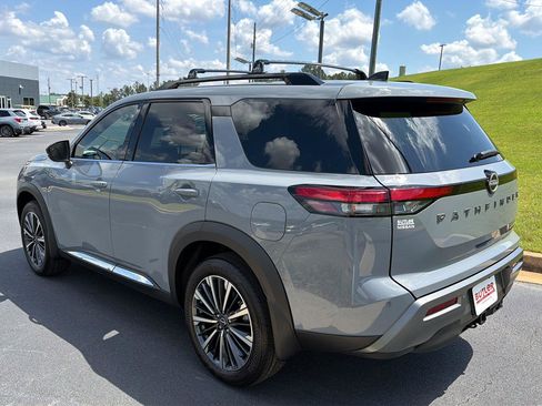 New 2026 Nissan Pathfinder Platinum FWD image 4