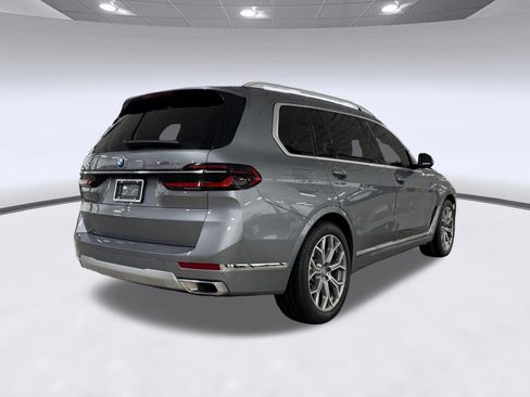 Used 2025 BMW X7 xDrive40i AWD/4WD image 8