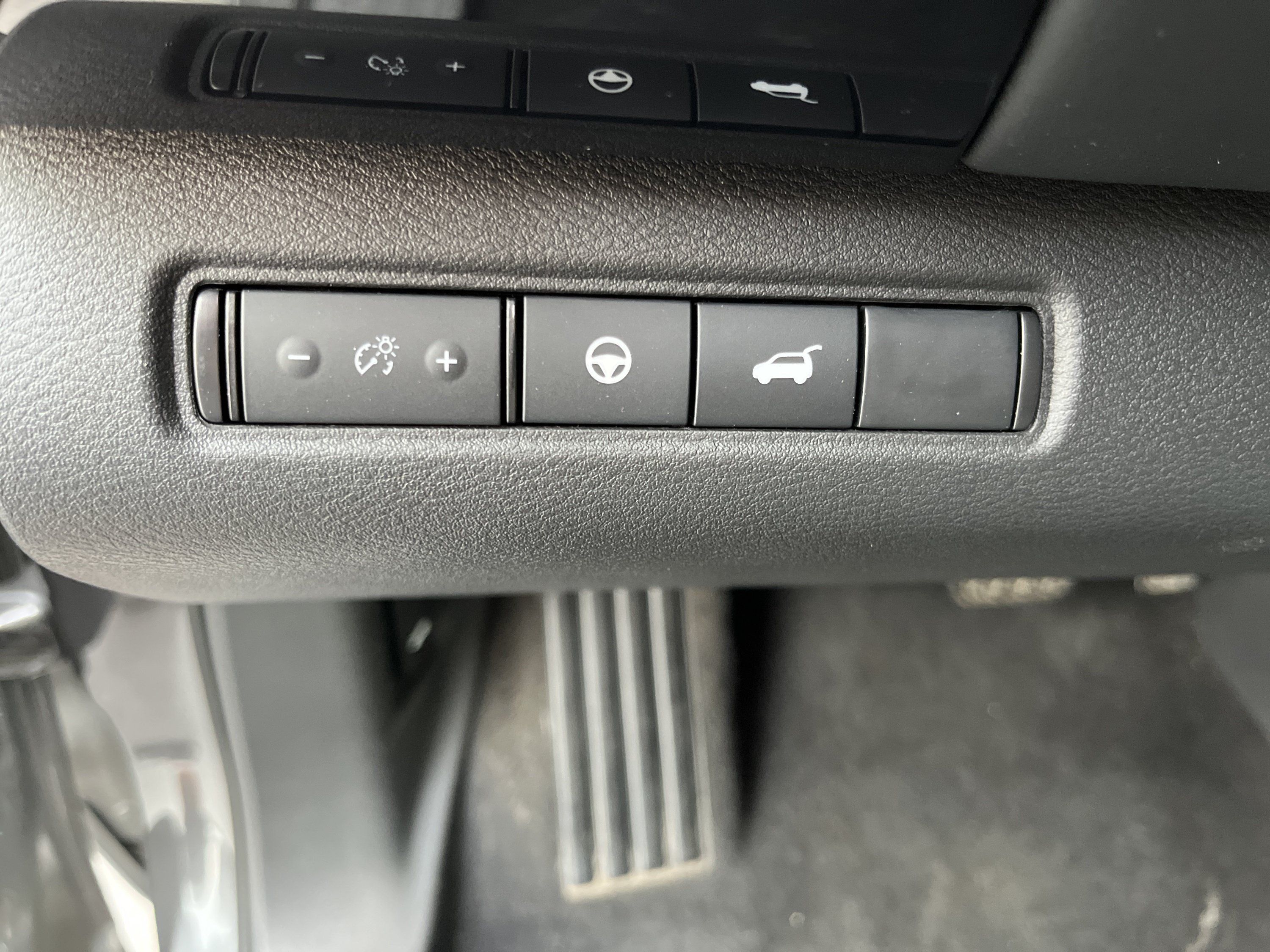 Used 2025 Nissan Pathfinder SV AWD/4WD image 19