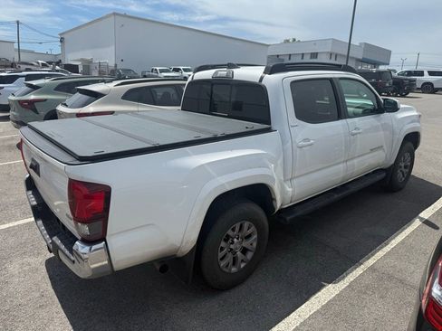 Used 2019 Toyota Tacoma SR5 AWD/4WD image 4
