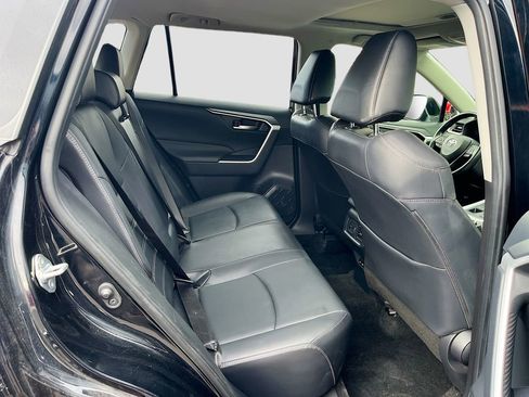 Used 2023 Toyota RAV4 XLE Premium image 28