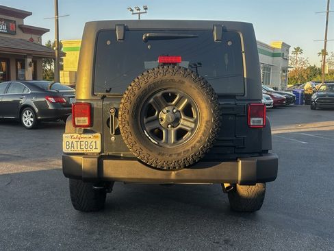 Used 2017 Jeep Wrangler Unlimited Sport w/ Connectivity Group AWD/4WD image 5