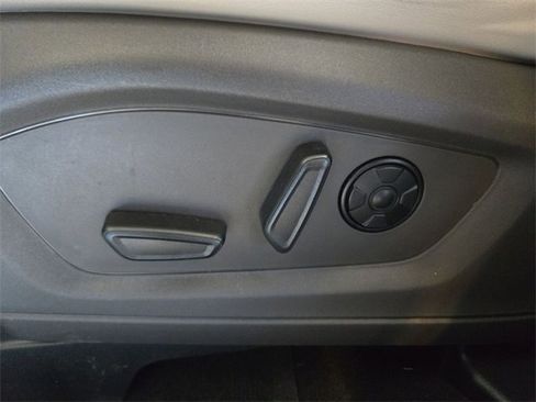 Used 2022 Ford Explorer Platinum w/ Equipment Group 601A image 12