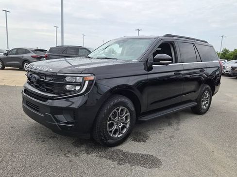 New 2026 Ford Expedition Active RWD image 3