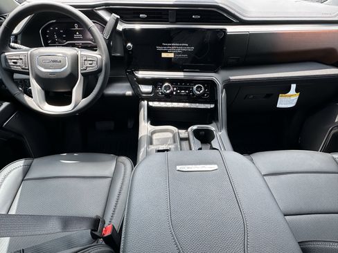 New 2025 GMC Sierra 2500 Denali w/ Denali Reserve Package image 10