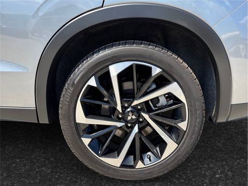 Used 2023 Mitsubishi Outlander SE image 16