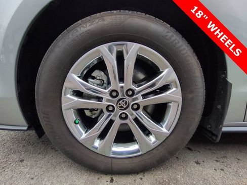 Used 2024 Toyota Sienna Platinum image 33