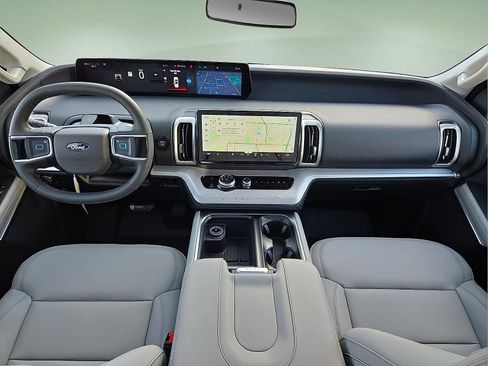 New 2026 Ford Expedition Active image 11