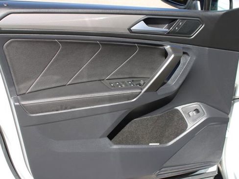 Used 2022 Volkswagen Tiguan SE image 12