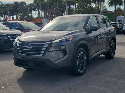 Certified 2025 Nissan Rogue SV image 3