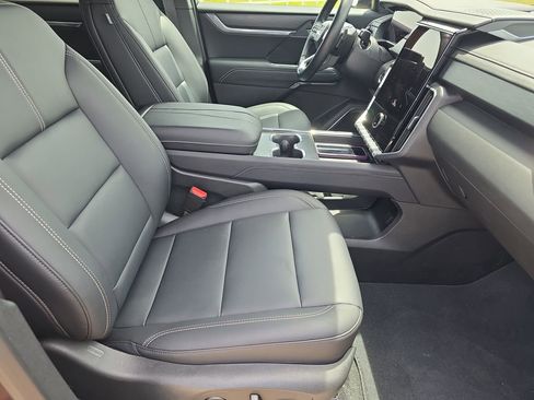 Used 2026 GMC Acadia Elevation w/ Elevation Premium Package AWD/4WD image 10