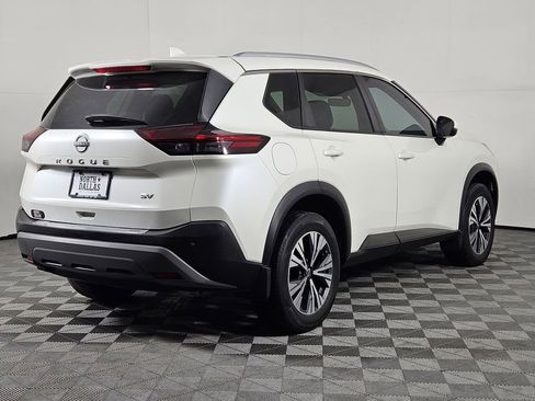 Used 2022 Nissan Rogue SV w/ SV Premium Package image 5