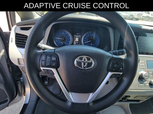 Used 2019 Toyota Sienna L w/ Carpet Mat Package FWD image 15