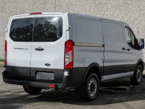 Used 2019 Ford Transit 250 130 Low Roof image 10