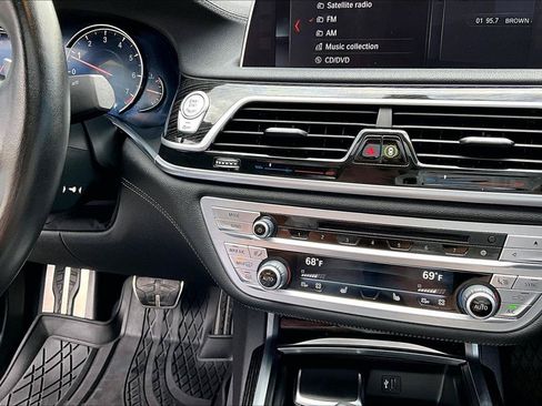 Used 2019 BMW 740i xDrive w/ M Sport Package AWD/4WD image 37