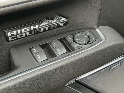 Used 2025 Chevrolet Silverado 1500 High Country w/ High Country Premium Package AWD/4WD image 15