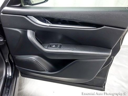 Used 2018 Maserati Levante AWD/4WD image 30