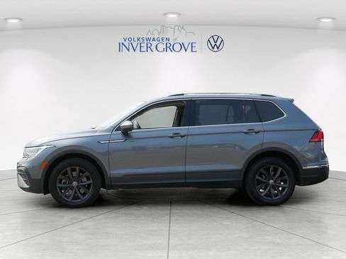 Certified 2022 Volkswagen Tiguan SE w/ Panoramic Sunroof Package AWD/4WD image 4