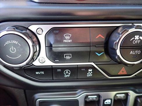 Used 2019 Jeep Wrangler Unlimited Sahara AWD/4WD image 20