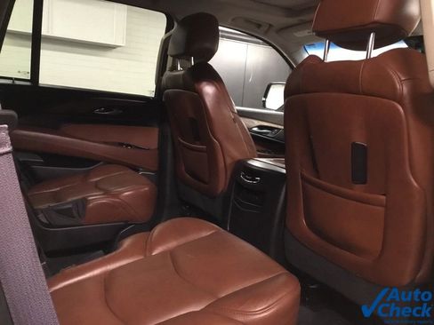 Used 2017 Cadillac Escalade Premium Luxury image 33