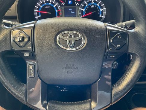 Used 2018 Toyota 4Runner TRD Off-Road AWD/4WD image 10